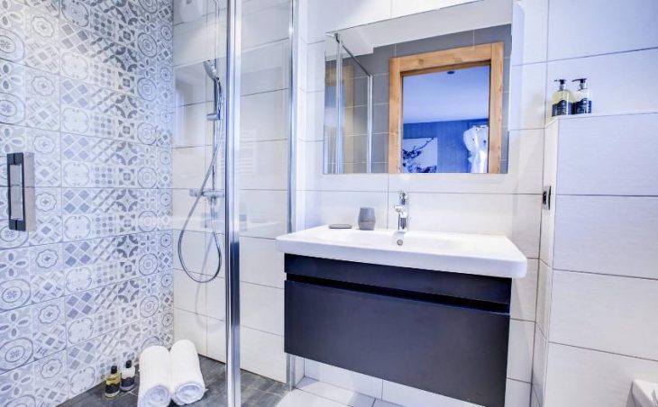 Chalet Hibou, Morzine, Bathroom 4